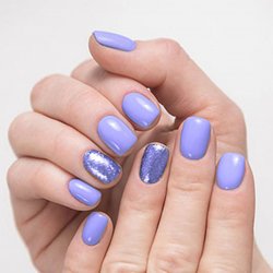 Manicure na krótkie paznokcie 2022 (liliowy)