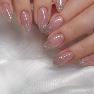 Manicure 2024 (brokatowe końcówki)