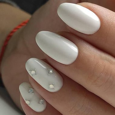 Winter manicure 2023-2024 (white with glitter)