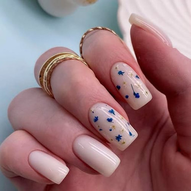 Delicate hybrid nails