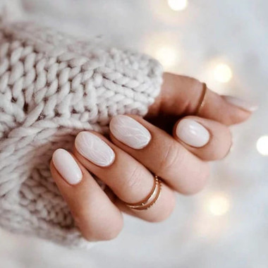 Milk manicure