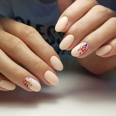 Delikatny manicure