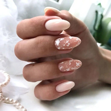 Delicate hybrid nails