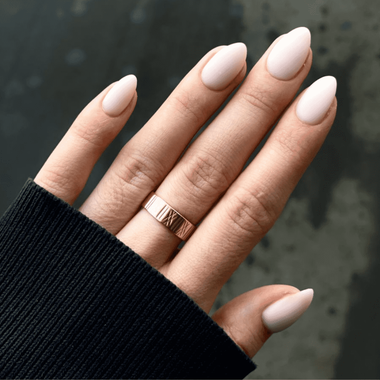 Migdalmowy manicure (krótkie paznokcie)