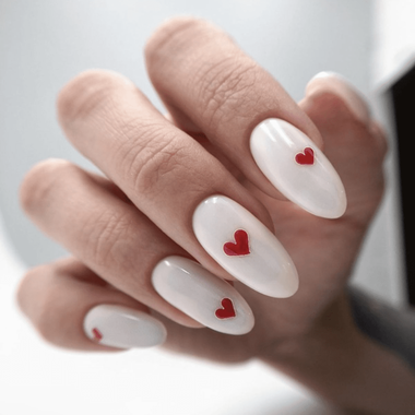 Owalny manicure (serduszka)