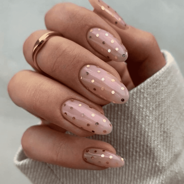 Beżowy manicure (z dużym brokatem)