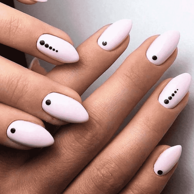 Szybki manicure (z kropkami)