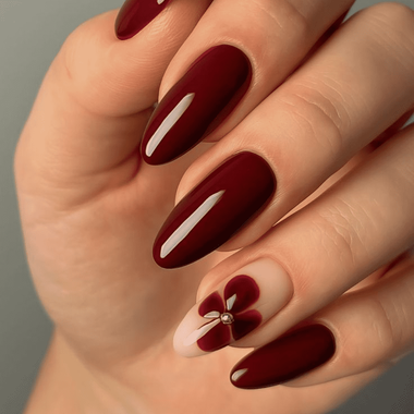 Ciemnoczerwony manicure (z namalowanym kwiatem)