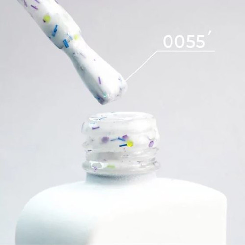 Baza hybrydowa DNKa Cover №0055 Ulubiony mleczny z płatkami fioletowymi, niebieskimi i żółtymi 12 ml - Фото №2