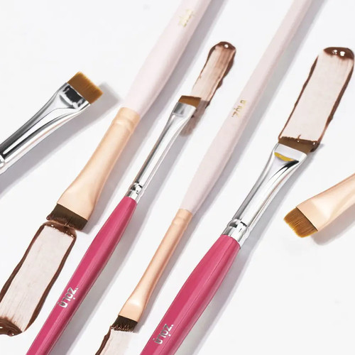 Кисточка для бровей ZOLA 02br со скосом широкая малиновая - Фото №2