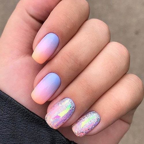 Manicure 2024 (pastel gradient with glitter)