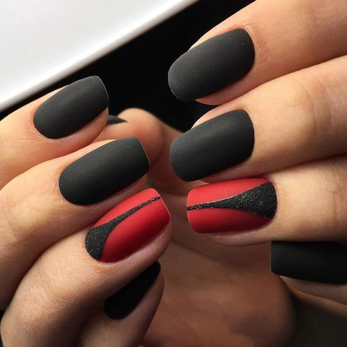 Czarny manicure (matowy z czerwonym)