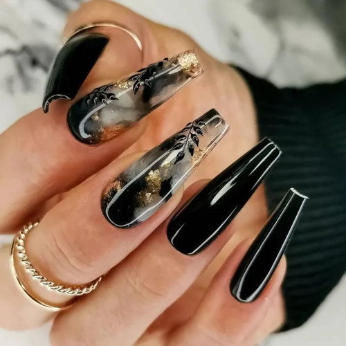 Czarny manicure (efekt marmuru)