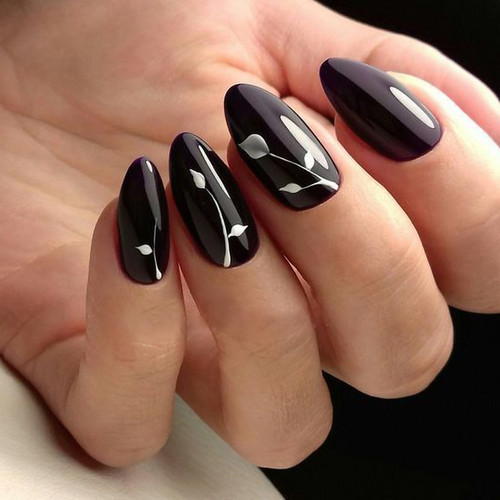 Czarny manicure (srebrne kwiatki)