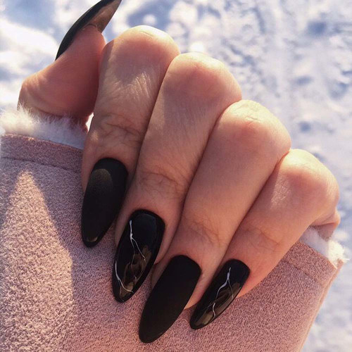 Czarny manicure (czarny marmur)
