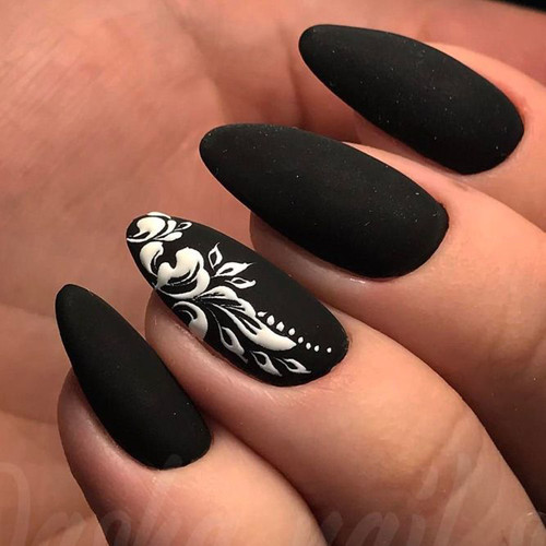 Czarny manicure (z rysunkiem)