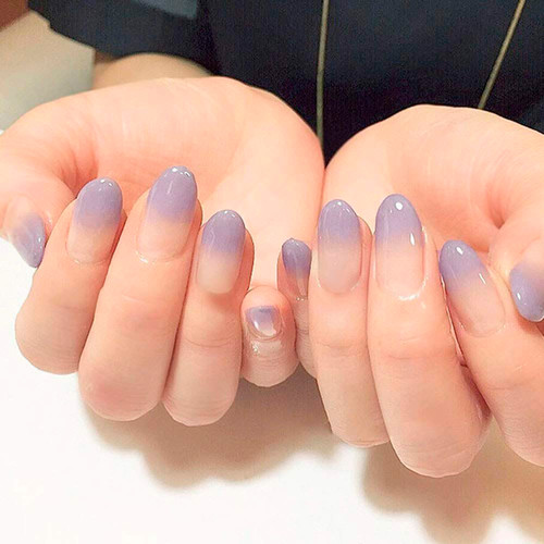 Gradient on nails (Translucent)