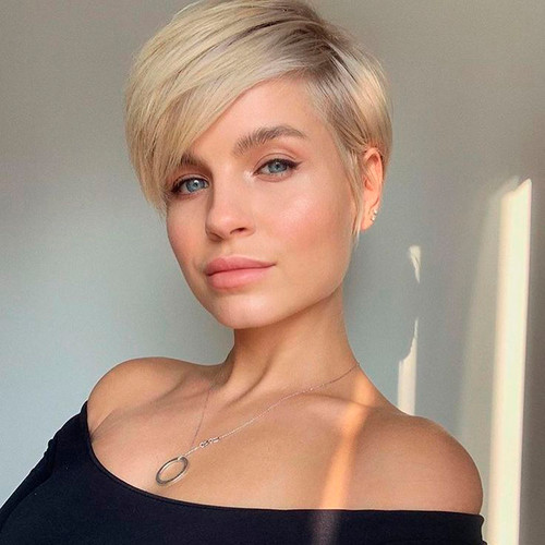 Hairstyles 40+ (Short hair with side bangs)