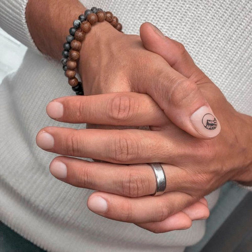 Men's manicure (Focus on one nail)