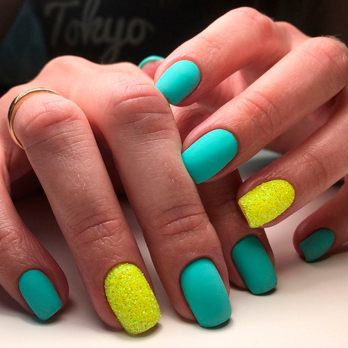 Бирюзовый маникюр (С желтым)