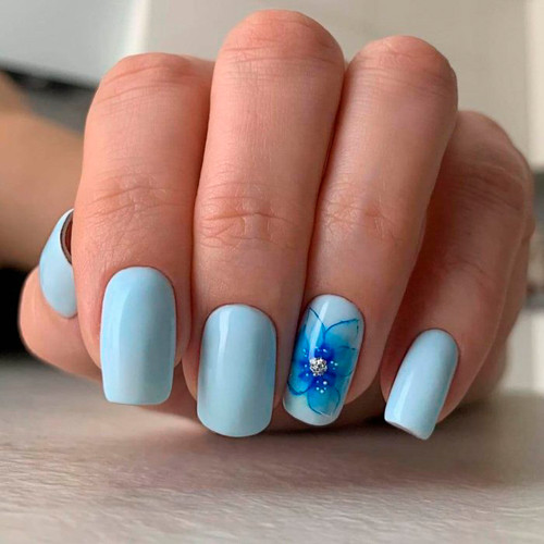 Manicure z kwiatami (Nacisk na Jeden Paznokieć)