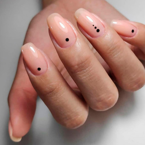 Minimalistyczny manicure (Z Okresem)