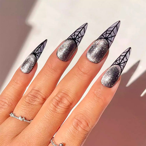 Manicure na Halloween (Srebrny Brokat)