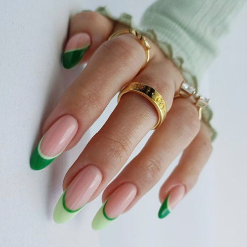 Winter Manicure 2025 (Twist French)