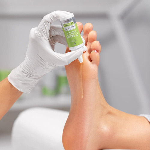 Skoncentrowany olejek regenerująco-łagodzący PHARM FOOT oxyZone Oil 15 ml - Фото №5