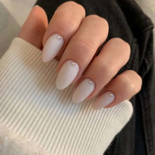 Manicure mleczny