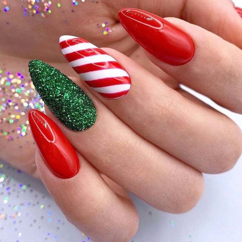 Czerwony świąteczny manicure