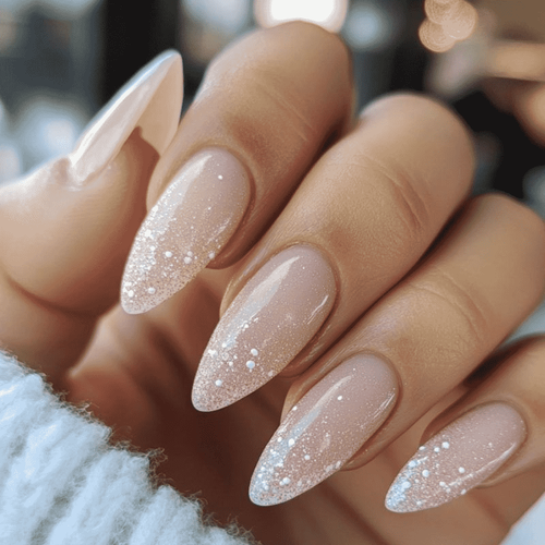 Migdalmowy manicure (z brokatem)