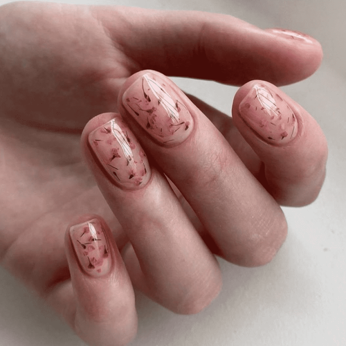 Бежевый маникюр (с сухоцветами)