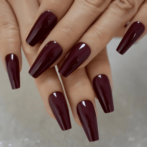 Ciemnoczerwony manicure (kształt balerina)
