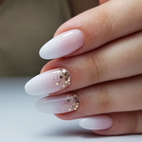 Light nails with gold accents