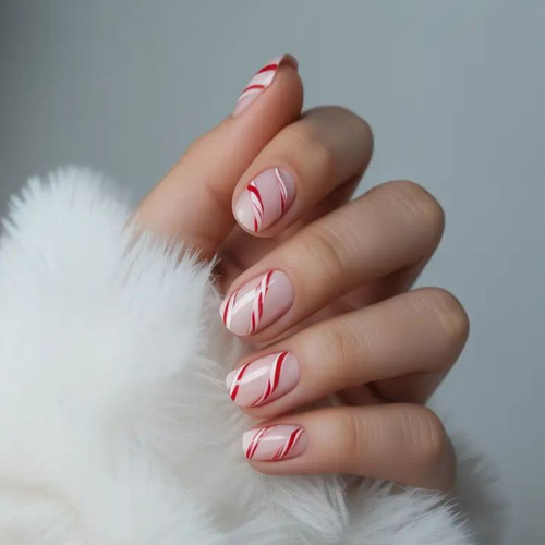 Zimowy manicure w czerwone i białe paski