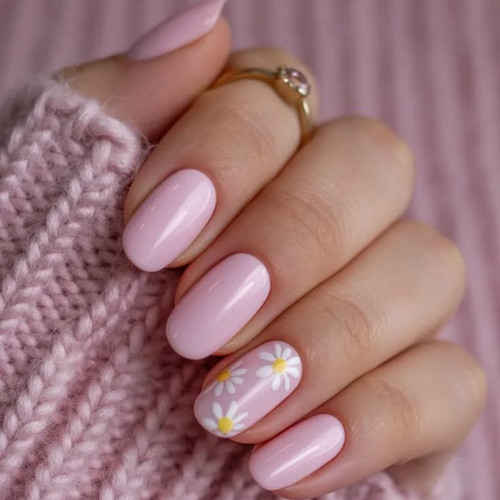 Wiosenny manicure ze stokrotkami