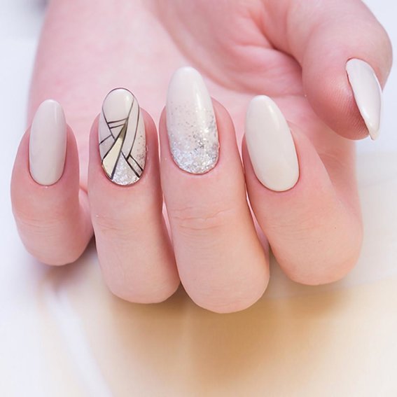 Zimowy manicure 2023-2024 (geometryczny wzór)