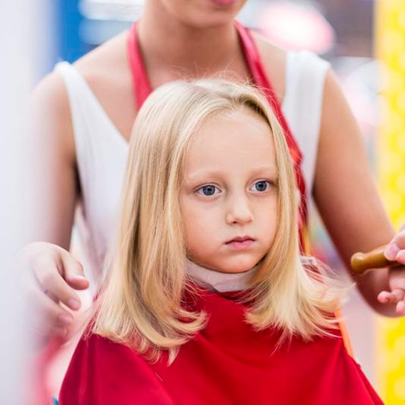 Children's haircut (Straight hair with parting)