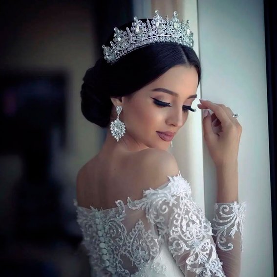 Wedding hairstyles (With a crown)
