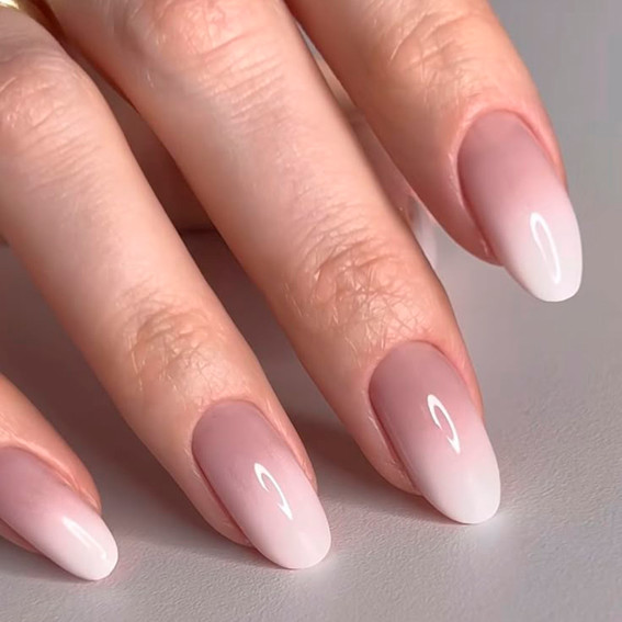 Fashionable Manicure 2025 (Blurred Gradient)