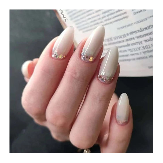 Manicure mleczny