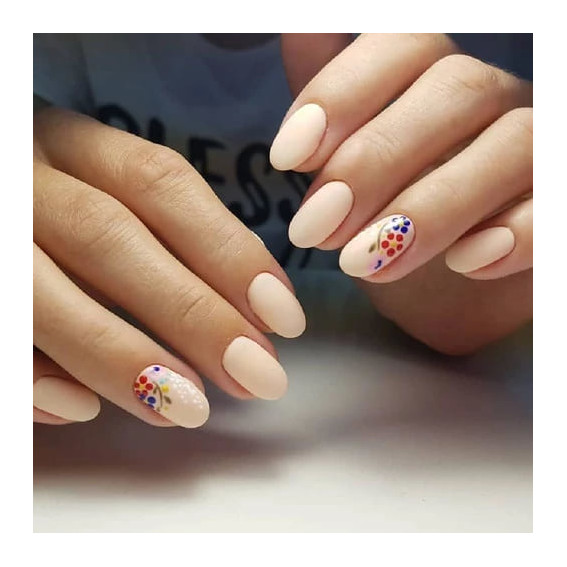Delikatny manicure
