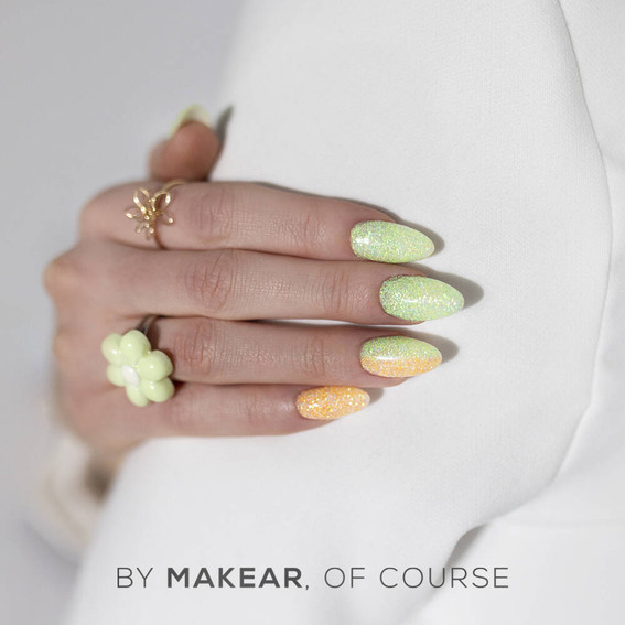 SALE Гель-лак MAKEAR Daisy 624 прозрачный с зелеными блестками 8 мл - Фото №3
