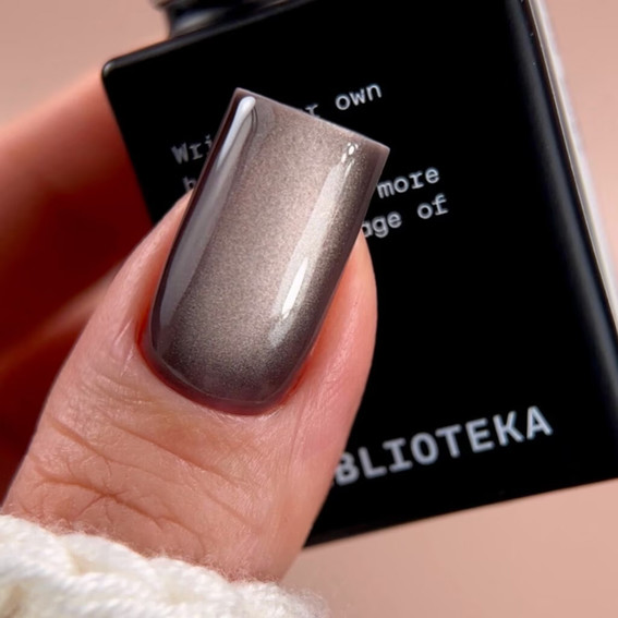 Гель-лак BIBLIOTEKA CAT EYE NIGHT RAYS 01 Moon Dust холодное серебристое сияние 10 мл - Фото №3